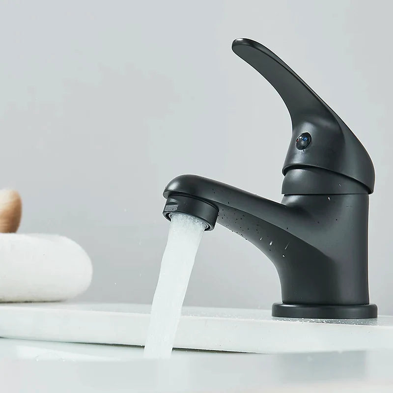 Mitigeur lavabo salle de bain avec poignée monocommande et bec cascade
