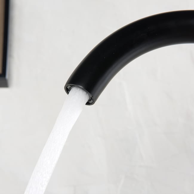 Colonne de robinetterie bain sur pied noire avec douchette et mitigeur monocommande