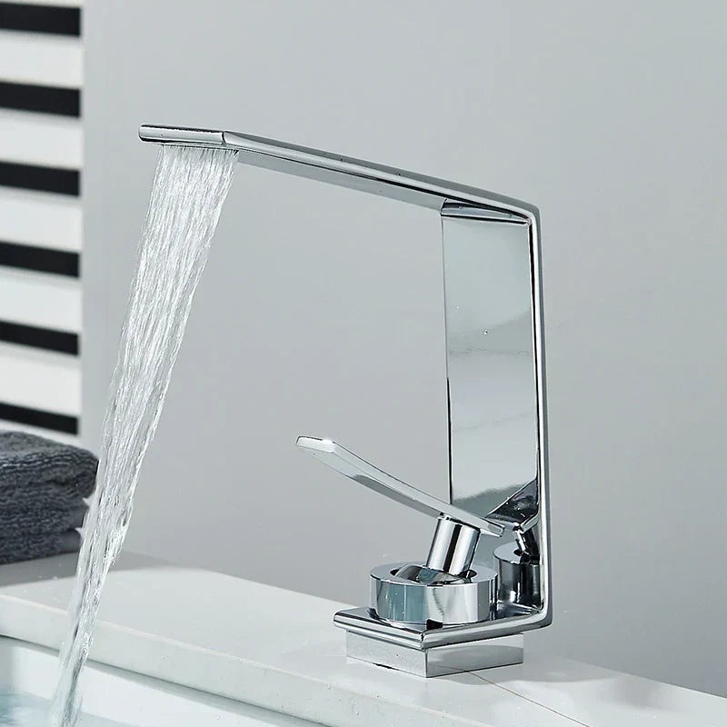 Robinet Lavabo Design Effect Cascade en Chrome